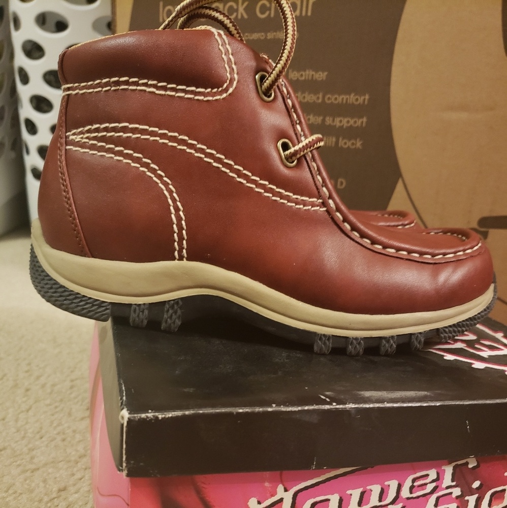 Boots - Picture 4 of 5